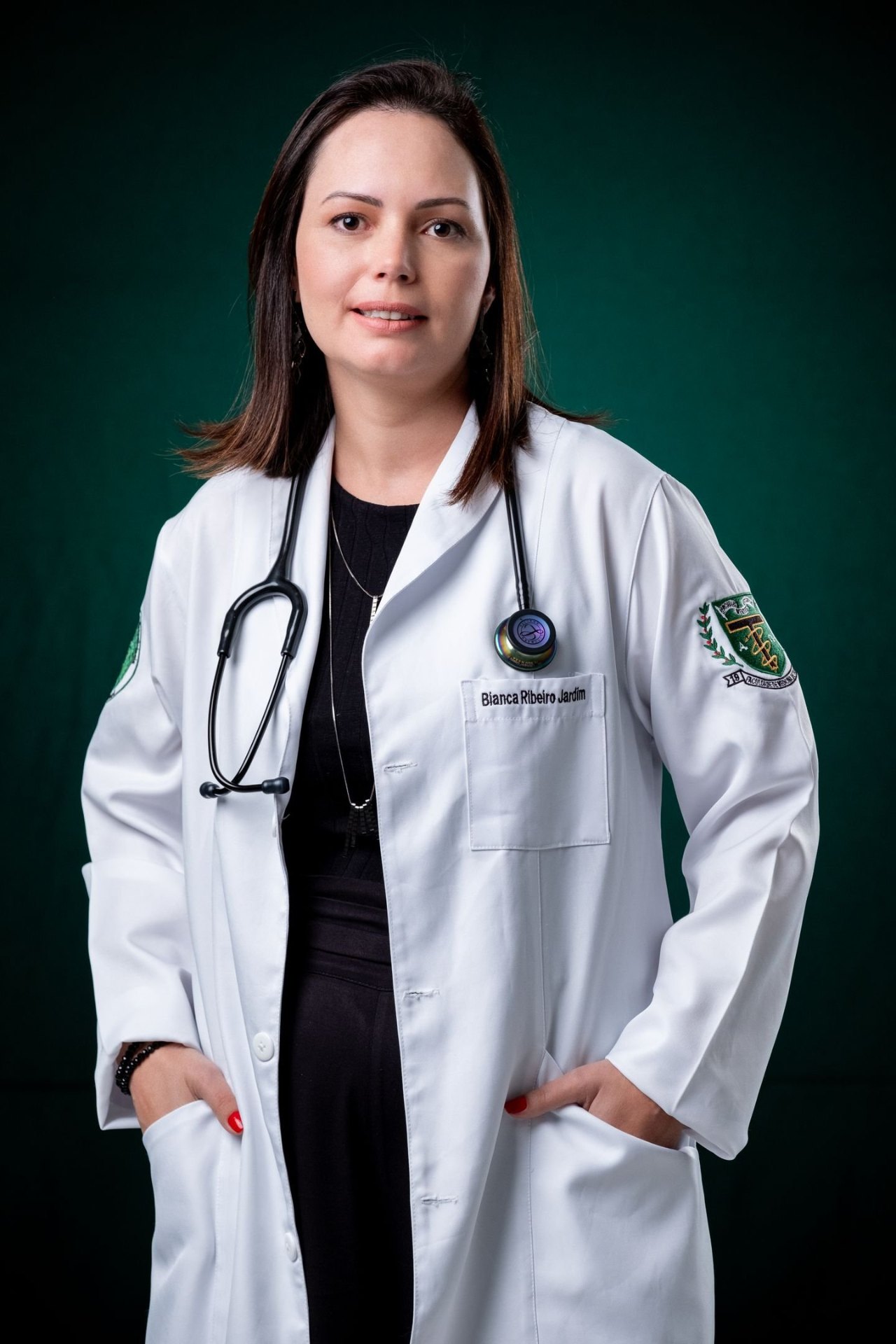 Dra. Bianca Ribeiro Jardim em consultório